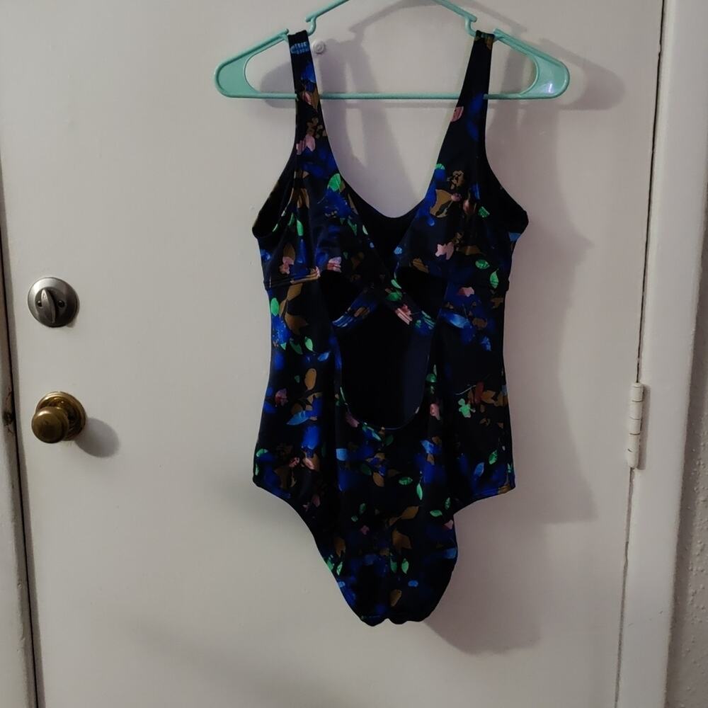All In Motion One Piece Floral Swimsuit L Resortwear Vacation Coconut Girl Twee